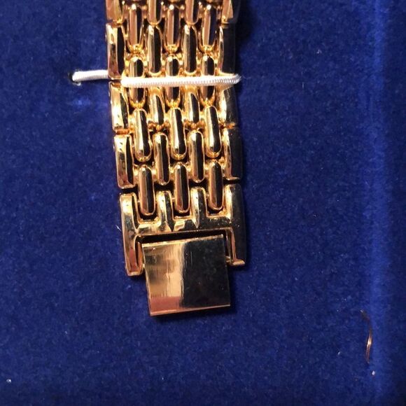 Oleg Cassini New in the box Designer Ladies Quartz Gold Tone Luxury Watch main image 10